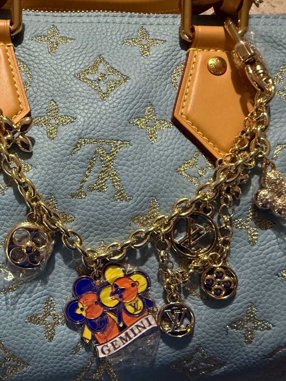 RARE and Stunning BNNU ZODIAC FASHION BAG CHARM! Comes with Dustbag and LV BOX! - Picture 3 of 5
